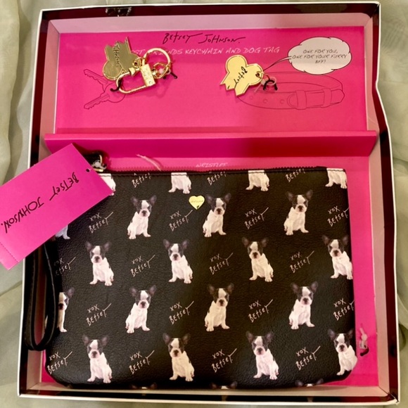 Betsey Johnson Handbags - NWT Betsey Johnson 3 piece matching pet set